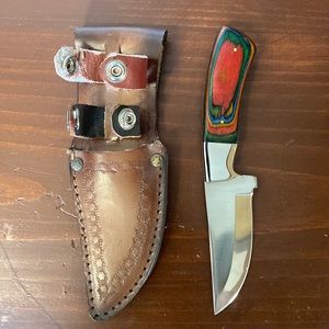 Fixed blade knife with leather sheath